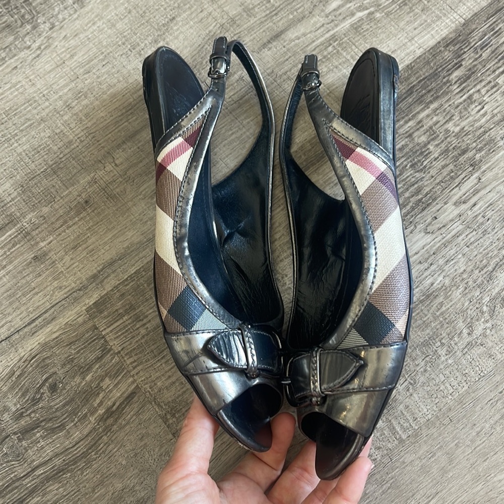 Burberry open toe flats - Picture 2 of 4